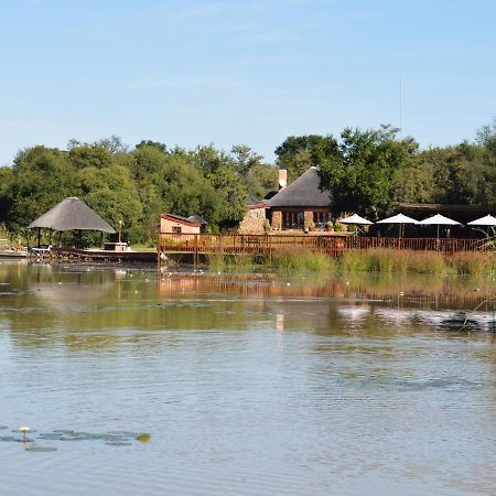 Crocodile Pools Resort Gaborone Buitenkant foto