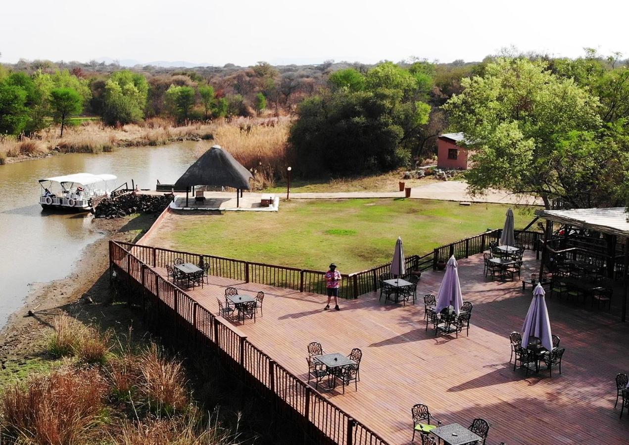 Crocodile Pools Resort Gaborone Buitenkant foto