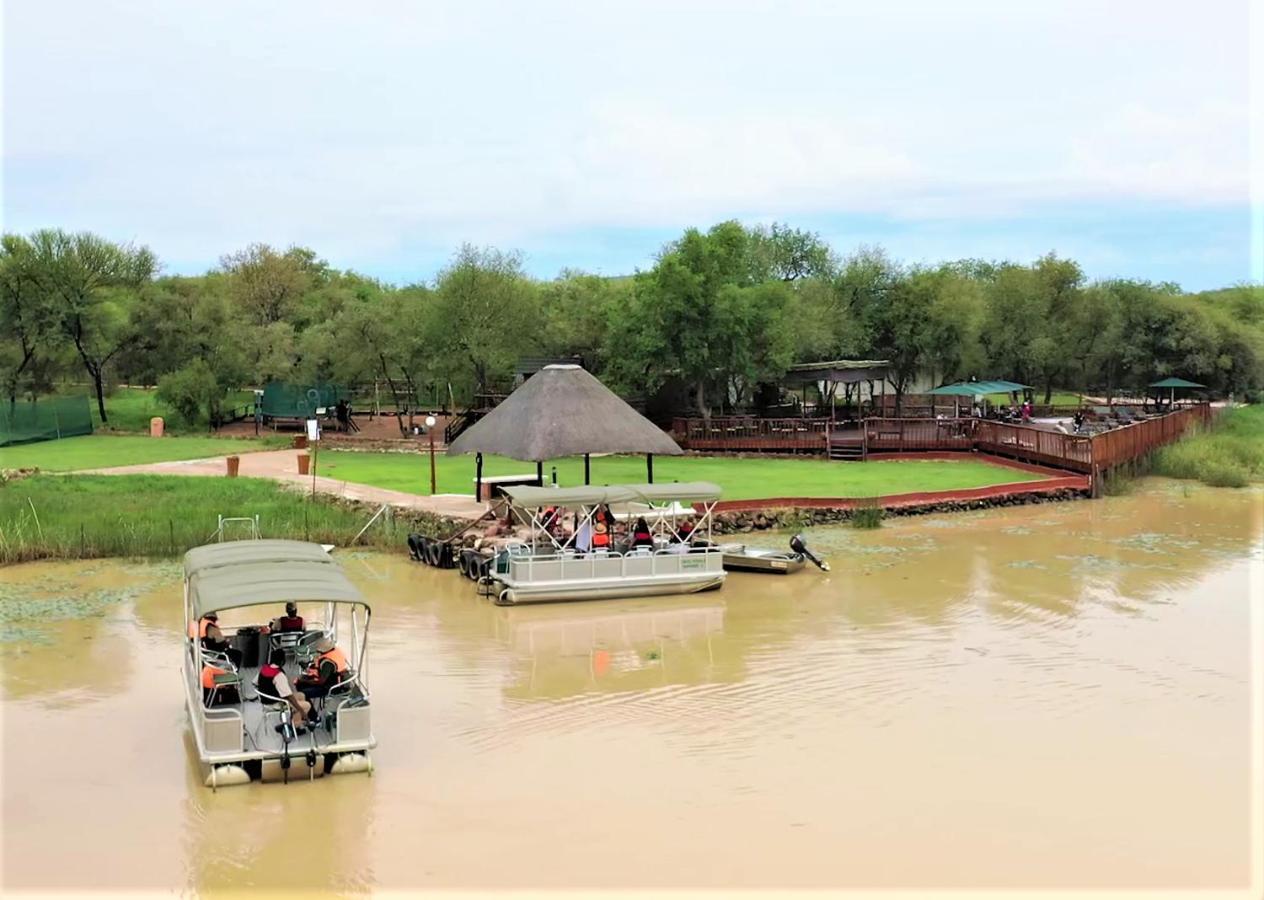 Crocodile Pools Resort Gaborone Buitenkant foto