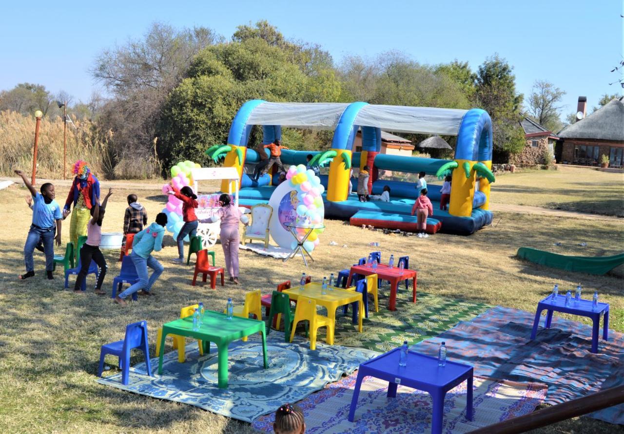 Crocodile Pools Resort Gaborone Buitenkant foto