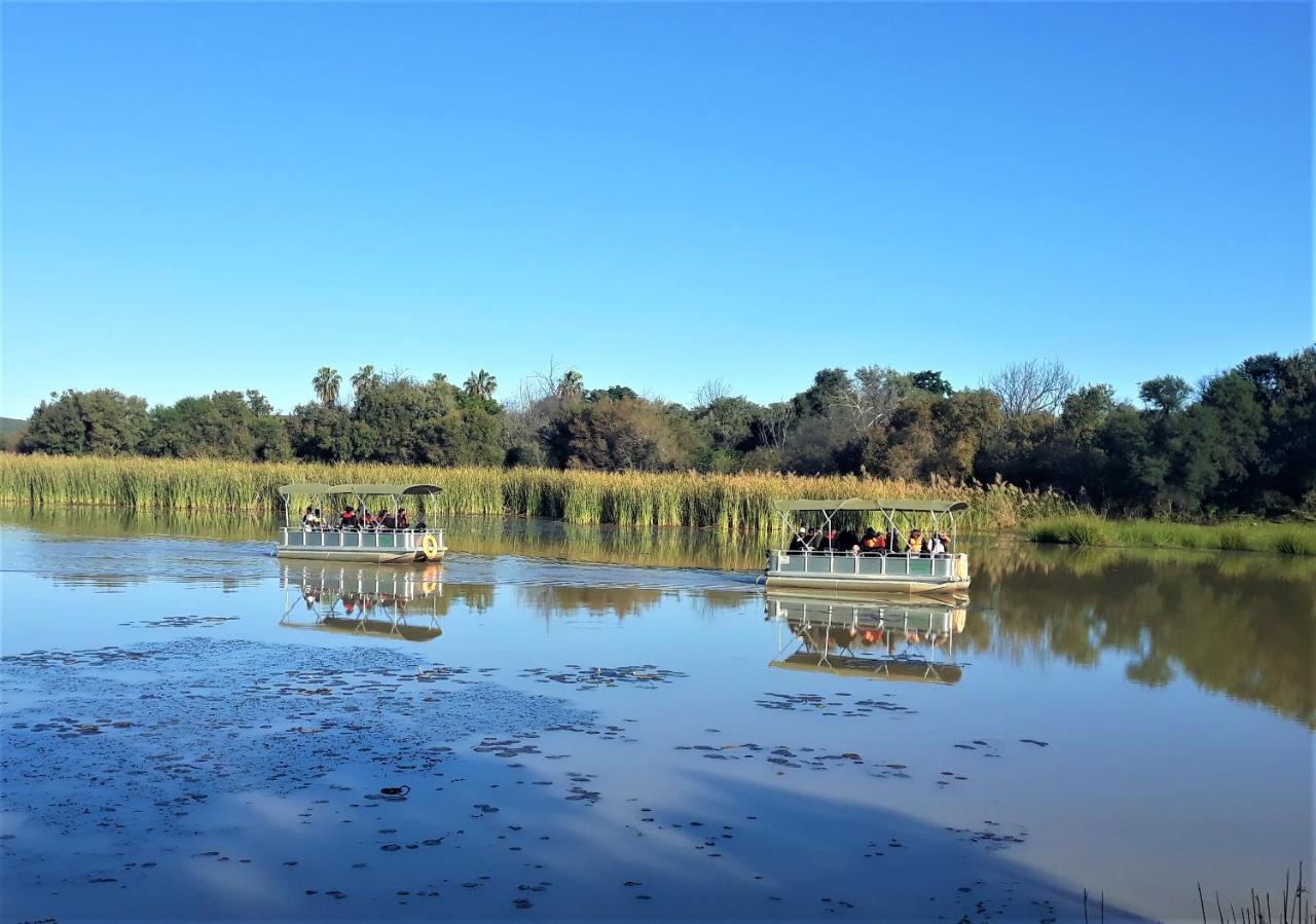 Crocodile Pools Resort Gaborone Buitenkant foto