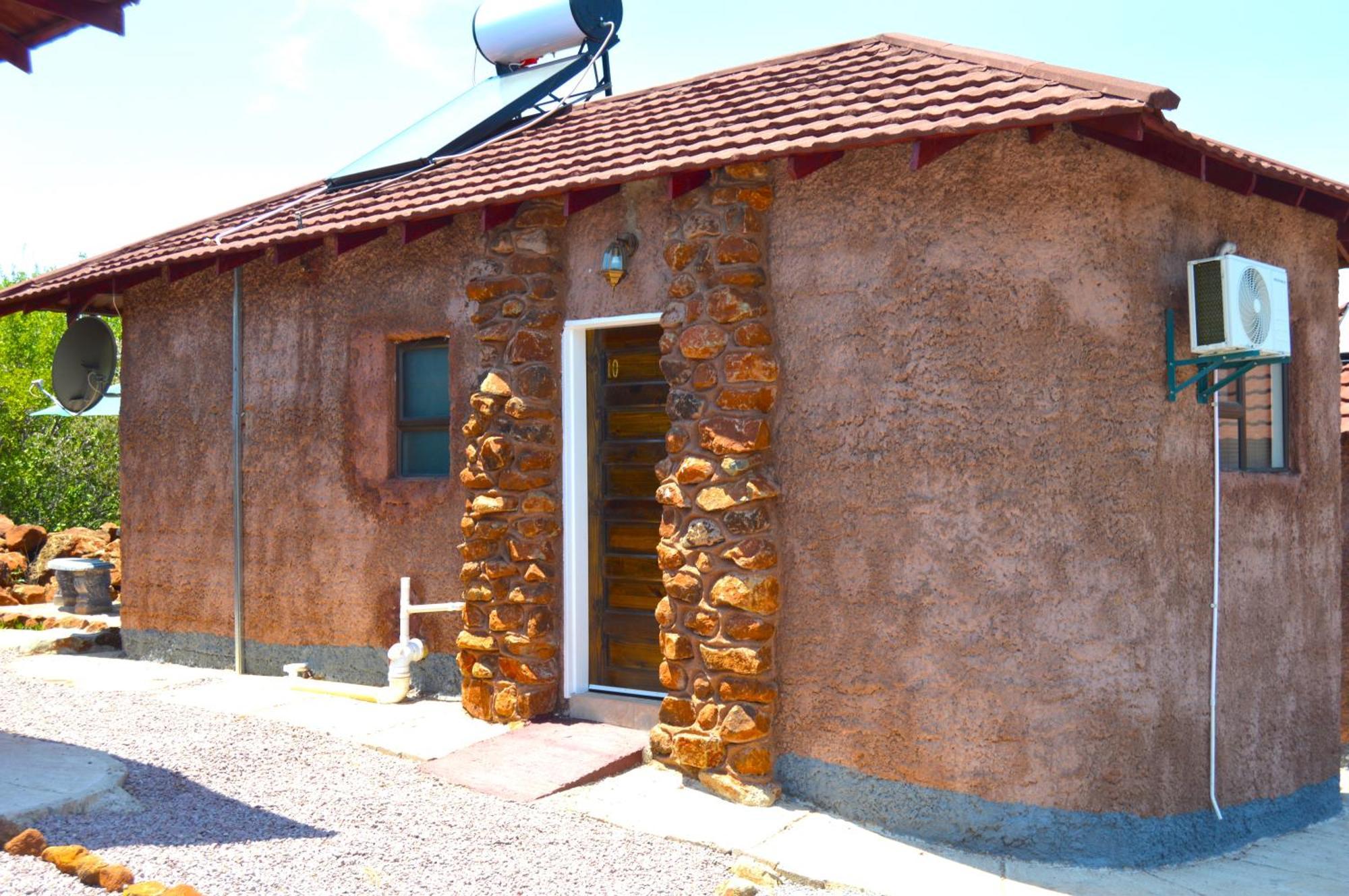 Crocodile Pools Resort Gaborone Buitenkant foto