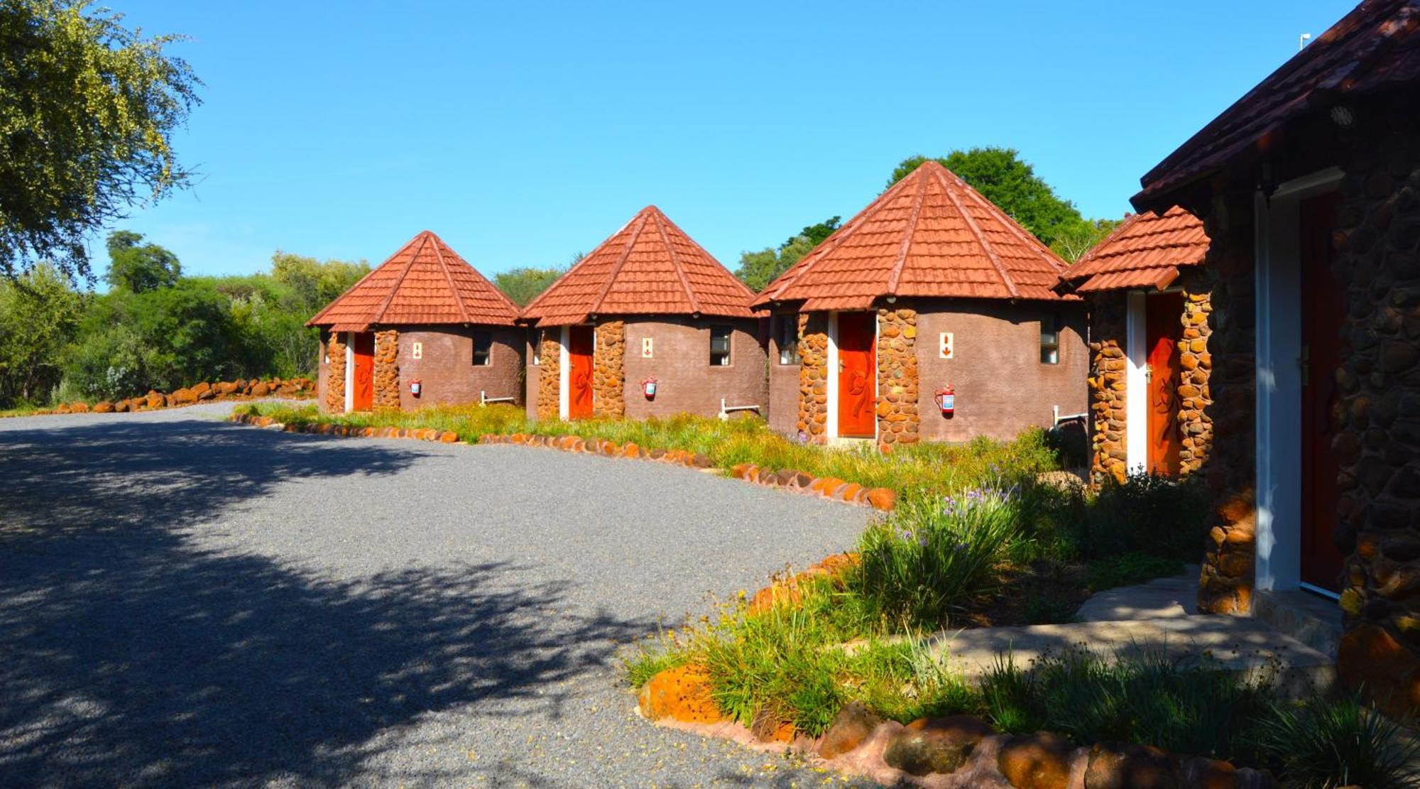 Crocodile Pools Resort Gaborone Buitenkant foto