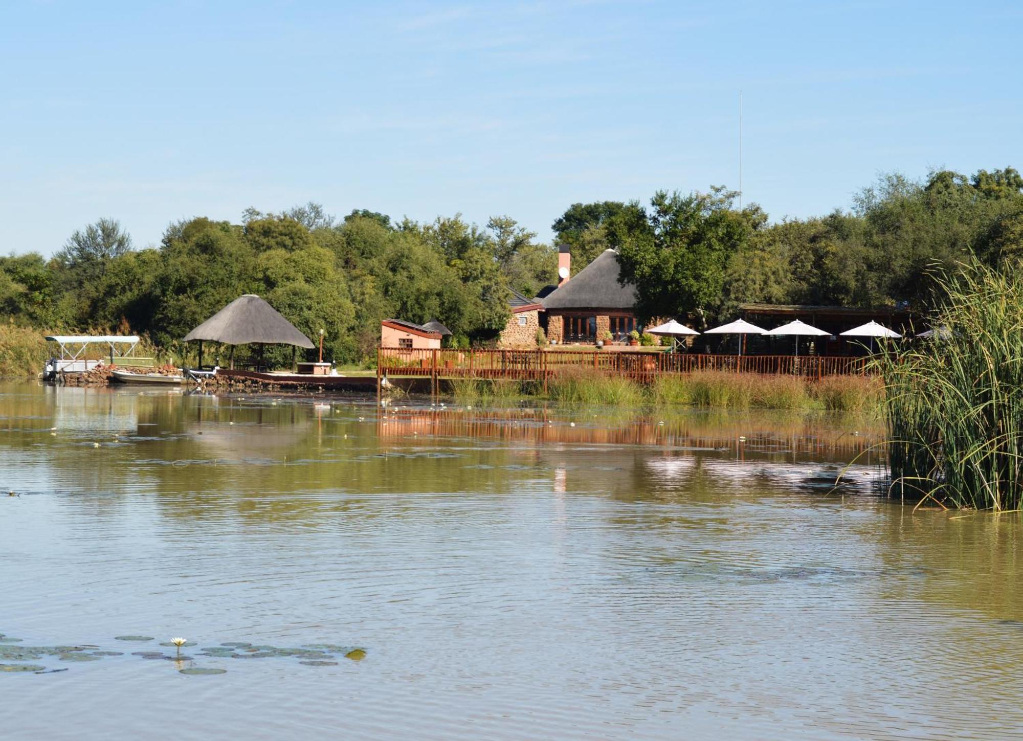 Crocodile Pools Resort Gaborone Buitenkant foto