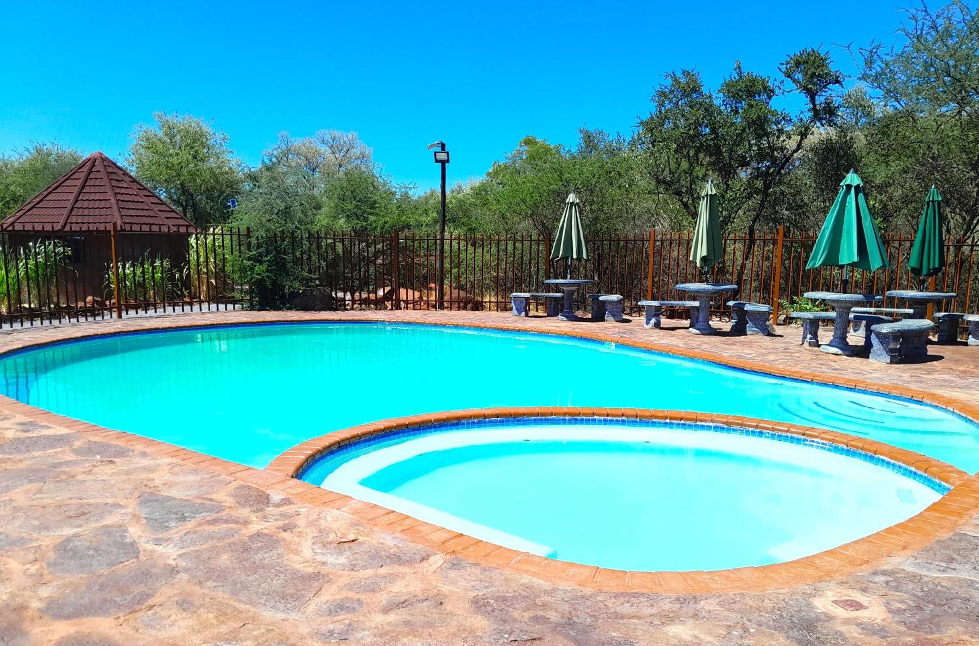 Crocodile Pools Resort Gaborone Buitenkant foto