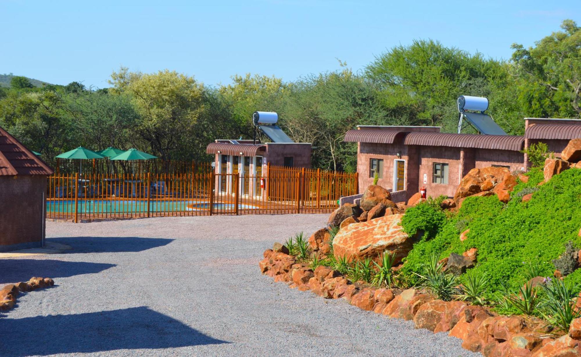 Crocodile Pools Resort Gaborone Buitenkant foto