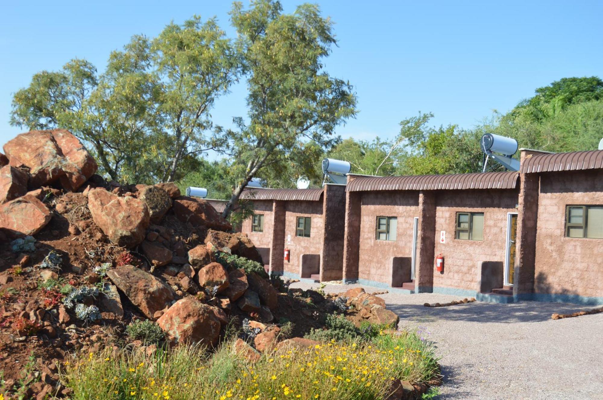 Crocodile Pools Resort Gaborone Buitenkant foto