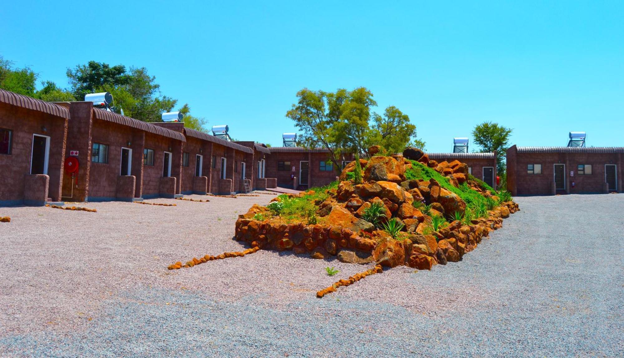 Crocodile Pools Resort Gaborone Buitenkant foto